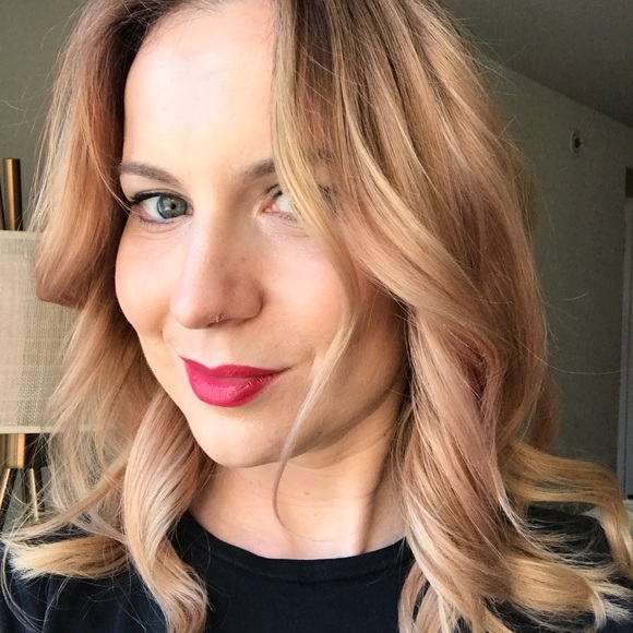 Meet your Posher, Kristen - Picture 1 of 2